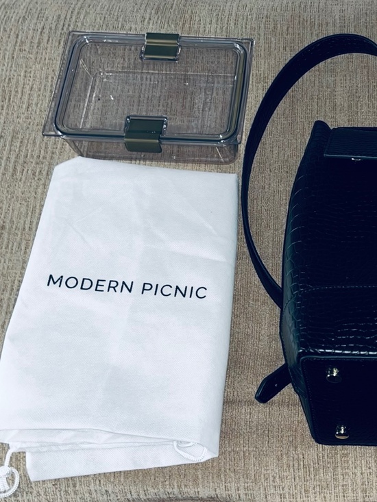 MODERN PICNIC \